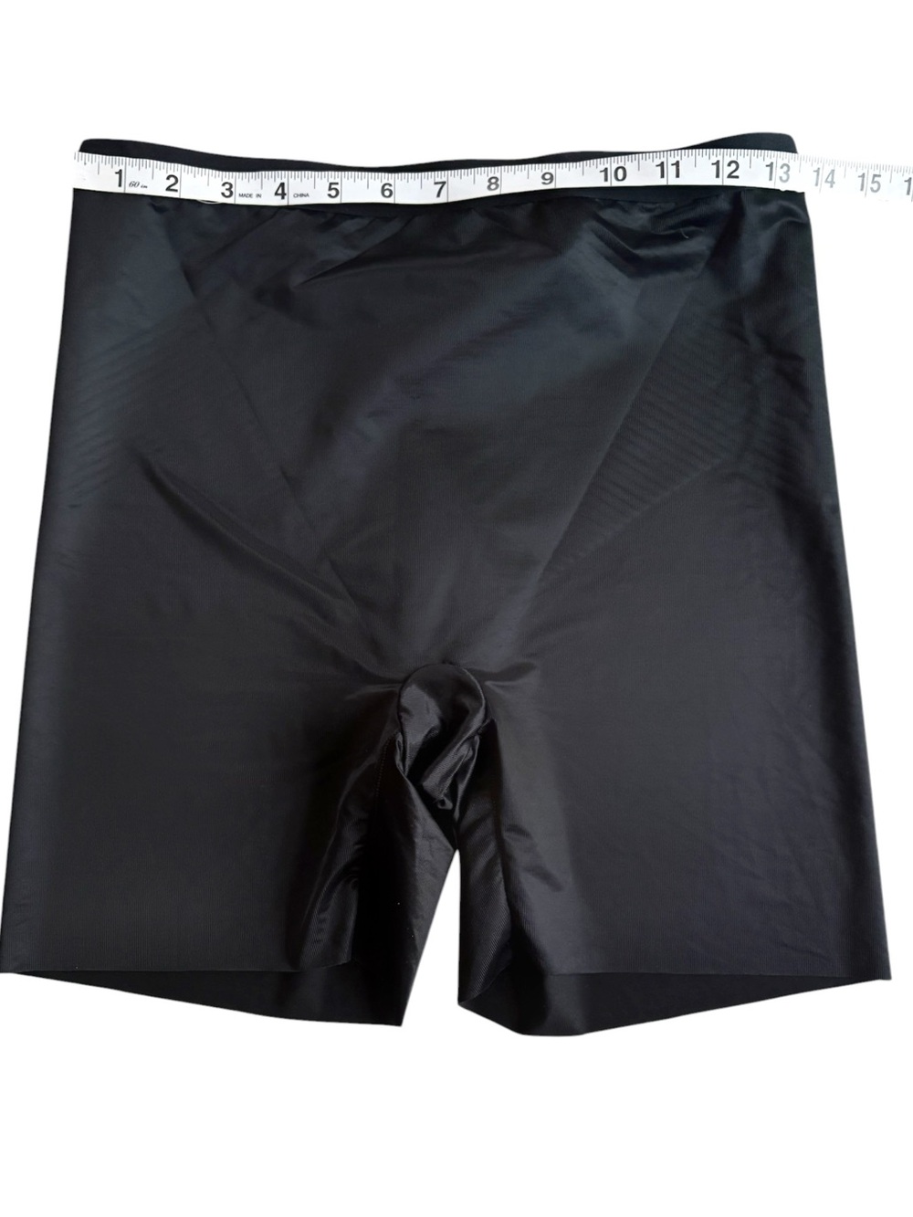 SPANX Thinsticts® 2.0 Mid-Thigh Shorts. Retail $58. - Picture 4 of 7